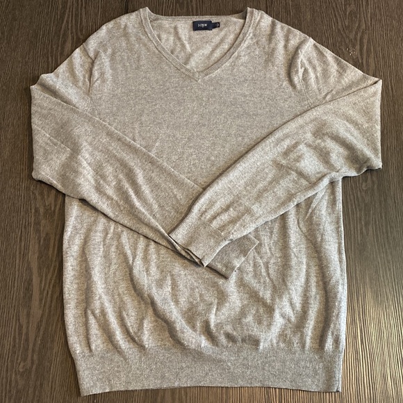J. Crew Factory V-Neck long sleeve sweater. Size LT. Medium gray. Lightweight. - Picture 3 of 12